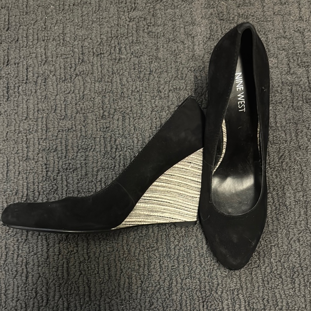 Nine West Black and Cream Wedge heel Shoes 9.5 W